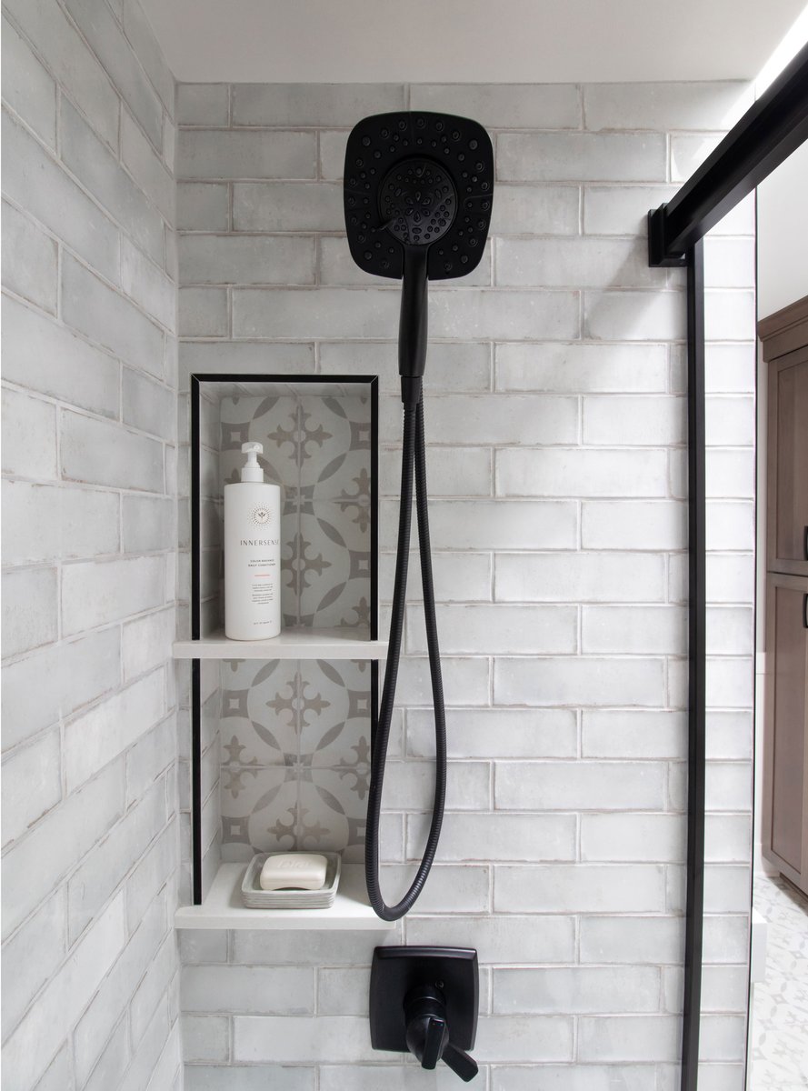 Hackney Pearl 3x9 tile (field) with Decora Redondo (niche), Delta Ashlyn Series Matte Black fixtures