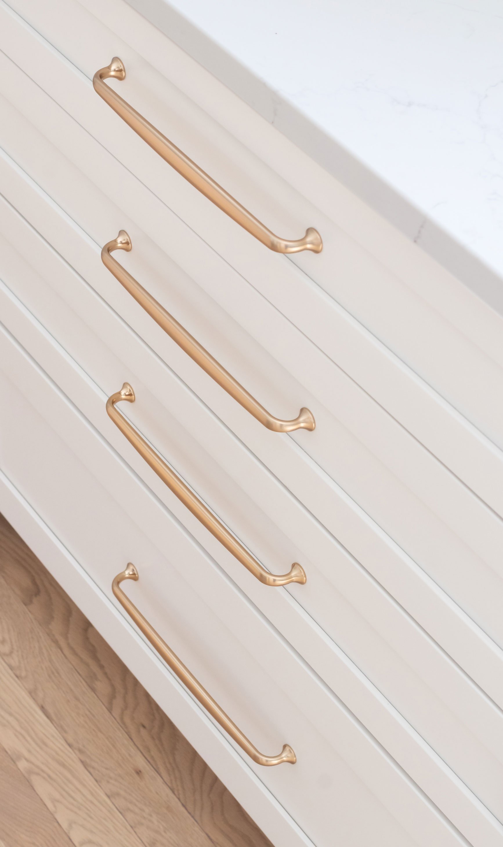 Cabinetry: Merillat Masterpiece Martel Door in Cottage Paint; Countertops: French Lace Quartz